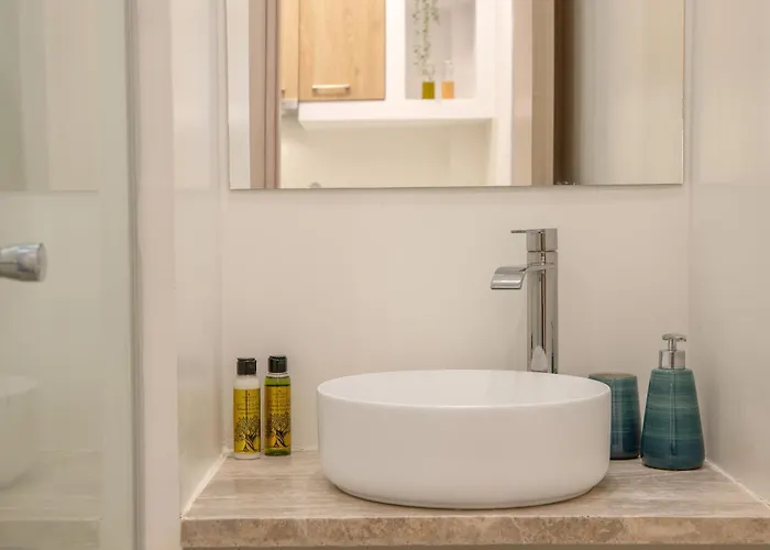 Niriis Aktaia & Glauke Mpatsi